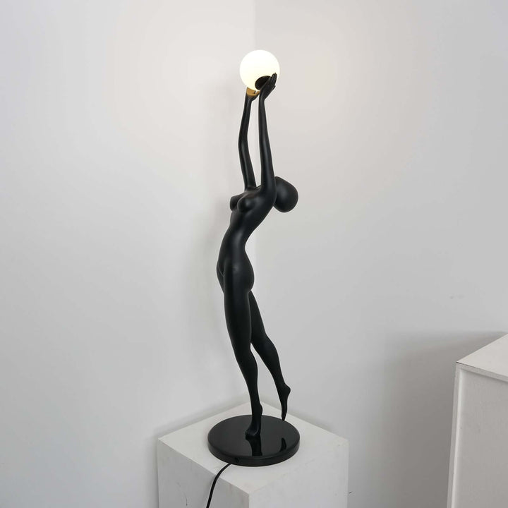 Tovlia Sculpture Floor Lamp – Abstract Portrait Art Resin