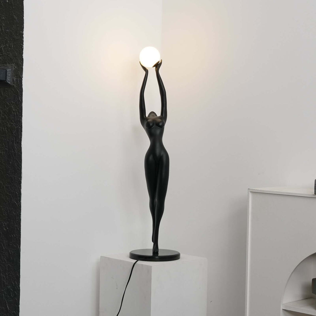 Tovlia Sculpture Floor Lamp – Abstract Portrait Art Resin