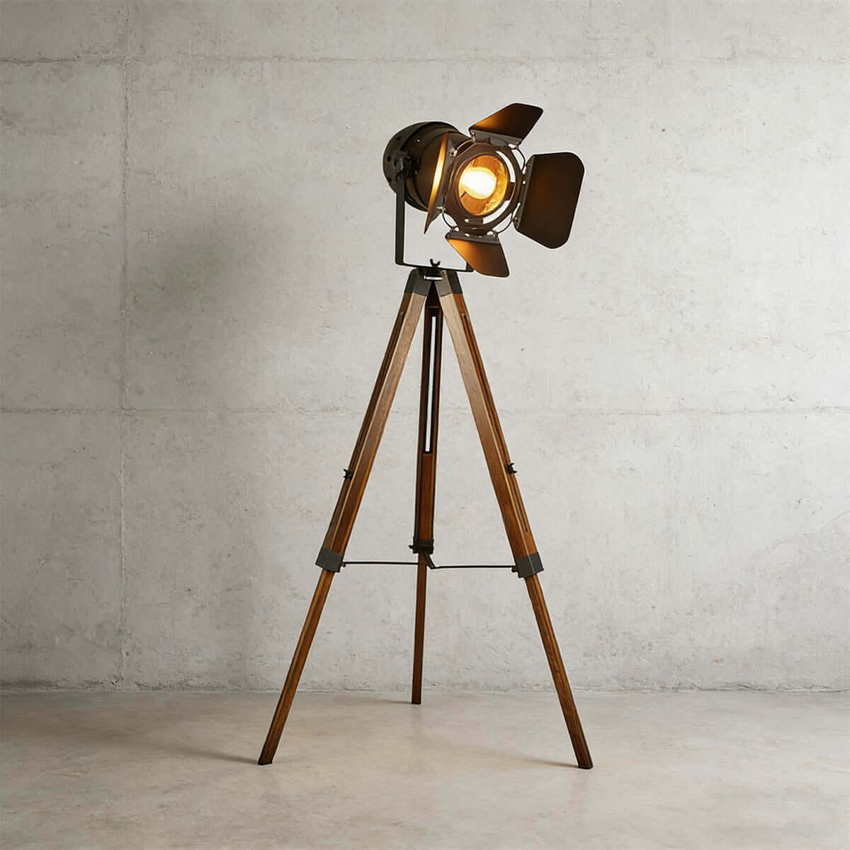 Viruno Floor Lamp – American Retro Industrial Tripod – Vinlighting